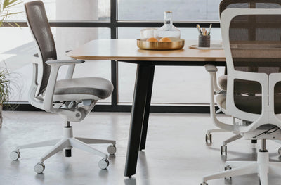 Immerse Round Table in lifestyle shot