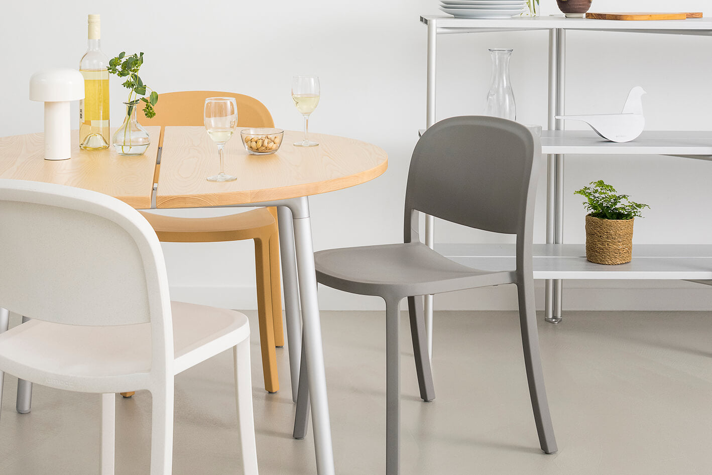 ダイニングチェア EMECO 1 INCH RECLAIMED STACKING CHAIR 143265_a_67d8274b-edfe-4c55-